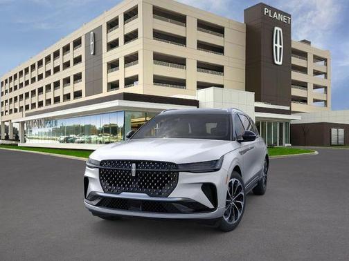 Silver Radiance Metallic Clearcoat 2026 Lincoln Nautilus Reserve