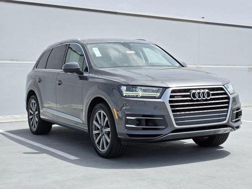 Gray 2019 Audi Q7 quattro