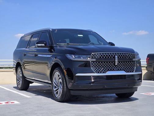 Infinite Black Metallic Clearcoat 2026 Lincoln Navigator Reserve
