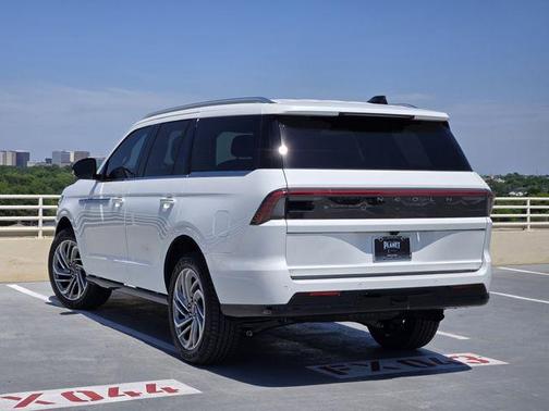 Pristine White Metallic Tri-Coat 2026 Lincoln Navigator Reserve
