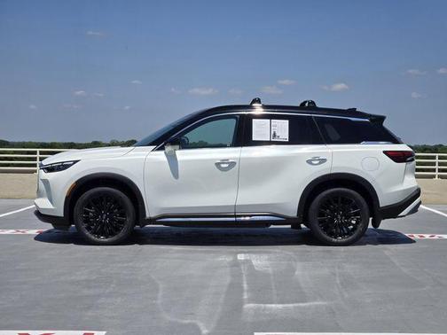 Majestic White/Black Obsidian 2024 INFINITI QX60 AUTOGRAPH