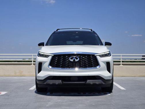 Majestic White/Black Obsidian 2024 INFINITI QX60 AUTOGRAPH