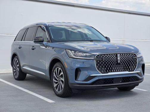 Whisper Blue Metallic Clearcoat 2026 Lincoln Aviator Premiere