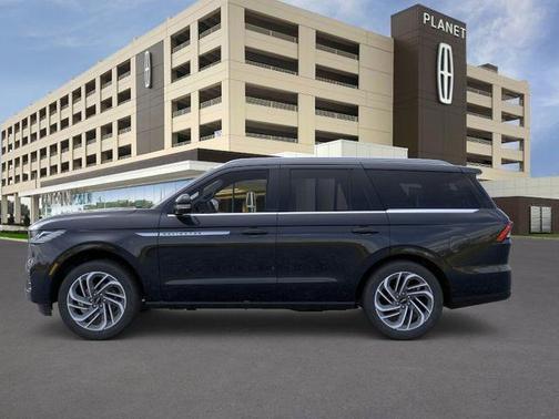 Infinite Black Metallic Clearcoat 2026 Lincoln Navigator Reserve
