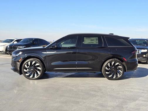 Infinite Black Metallic Clearcoat 2026 Lincoln Nautilus Reserve