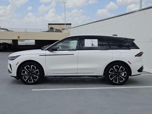 White Platinum Metallic Tri-Coat 2024 Lincoln Nautilus Reserve
