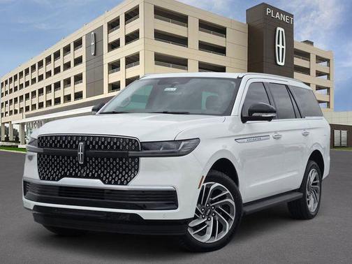 Pristine White Metallic Tri-Coat 2026 Lincoln Navigator Premiere
