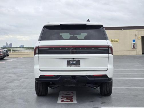 Pristine White Metallic Tri-Coat 2026 Lincoln Navigator Premiere