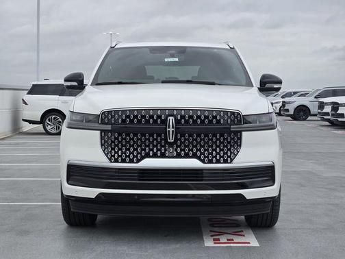 Pristine White Metallic Tri-Coat 2026 Lincoln Navigator Reserve