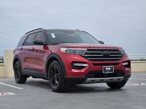 Rapid Red Metallic Tinted Clearcoat 2021 Ford Explorer XLT