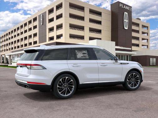 Pristine White Metallic Tri-Coat Clearcoat 2027 Lincoln Aviator Reserve