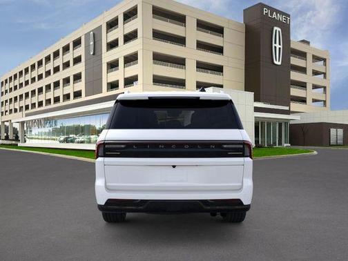 Pristine White Metallic Tri-Coat 2026 Lincoln Navigator Reserve