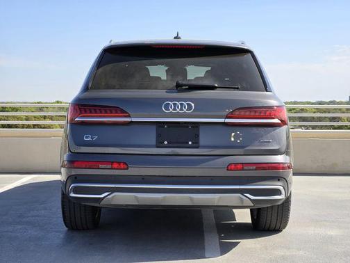 Samurai Gray Metallic 2021 Audi Q7 45 Premium Plus