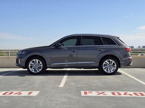 Samurai Gray Metallic 2021 Audi Q7 45 Premium Plus