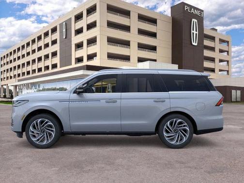 Gray Mist Metallic Tri-Coat 2026 Lincoln Navigator Reserve