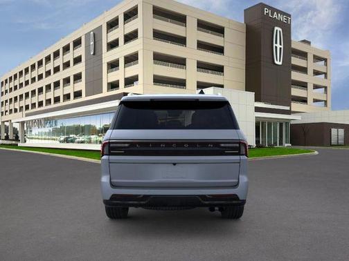 Mist 2026 Lincoln Navigator Reserve