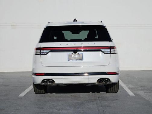 Pristine White Metallic Tri-Coat 2026 Lincoln Aviator Premiere