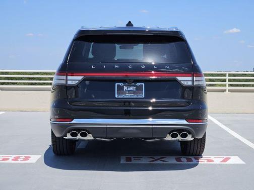 Infinite Black Metallic Clearcoat 2026 Lincoln Aviator Reserve