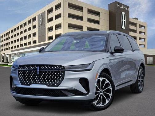 Silver Radiance Metallic Clearcoat 2026 Lincoln Nautilus Reserve