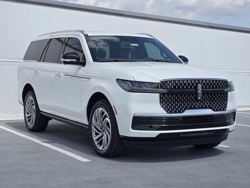 Pristine White Metallic Tri-Coat 2026 Lincoln Navigator Reserve