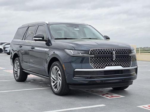 Flight Blue Metallic Clearcoat 2026 Lincoln Navigator Reserve