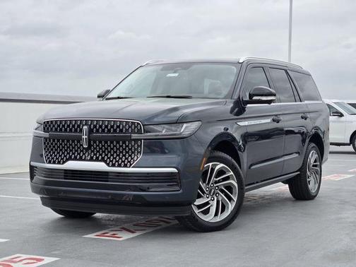 Flight Blue Metallic Clearcoat 2026 Lincoln Navigator Reserve