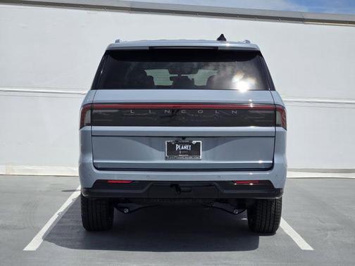 Gray Mist Metallic Tri-Coat 2026 Lincoln Navigator Premiere