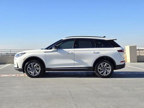 Pristine White Metallic Tri-Coat 2026 Lincoln Corsair Premiere