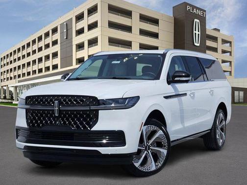 Pristine White Metallic Tri-Coat 2027 Lincoln Navigator Black Label