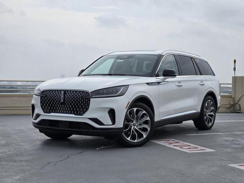 Pristine White Metallic Tri-Coat 2026 Lincoln Aviator Reserve