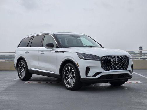 Pristine White Metallic Tri-Coat 2026 Lincoln Aviator Reserve