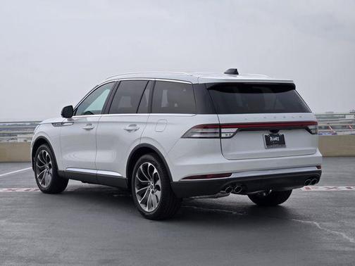 Pristine White Metallic Tri-Coat 2026 Lincoln Aviator Reserve