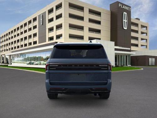 Flight Blue Metallic Clearcoat 2026 Lincoln Navigator Reserve