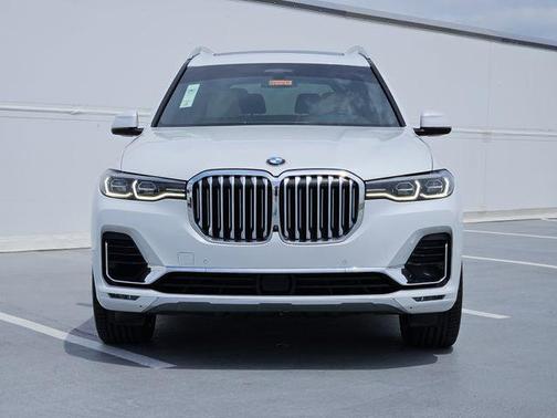 White Metallic 2021 BMW X7 xDrive40i