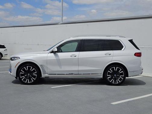 White Metallic 2021 BMW X7 xDrive40i