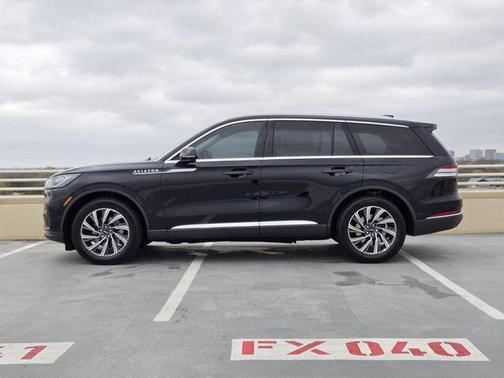 Infinite Black Metallic Clearcoat 2026 Lincoln Aviator Premiere