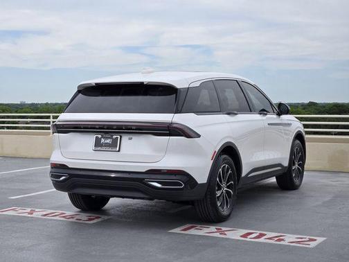 White Platinum Metallic Tri-Coat 2026 Lincoln Nautilus Premiere