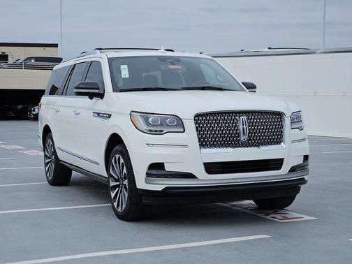 Pristine White Metallic Tri-Coat 2024 Lincoln Navigator Reserve