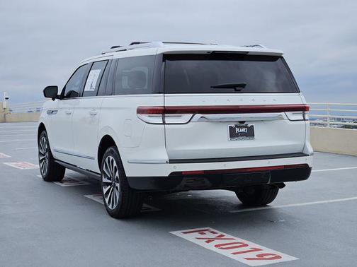 Pristine White Metallic Tri-Coat 2024 Lincoln Navigator Reserve
