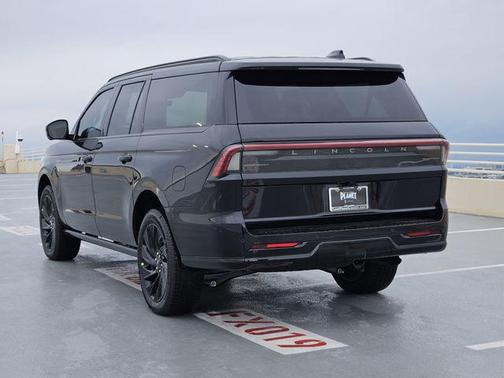 Infinite Black Metallic Clearcoat 2026 Lincoln Navigator Reserve
