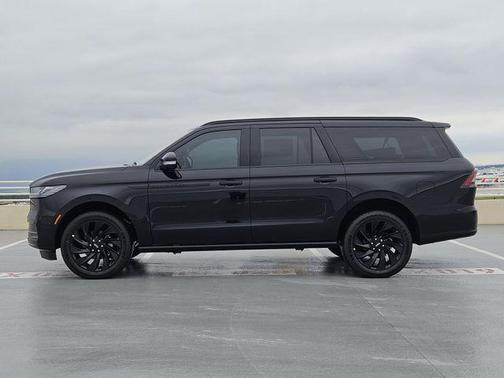Infinite Black Metallic Clearcoat 2026 Lincoln Navigator Reserve