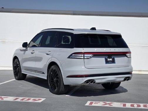Avalanche Gray Clearcoat 2027 Lincoln Aviator Reserve AWD