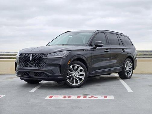 Infinite Black Metallic Clearcoat 2026 Lincoln Aviator Premiere