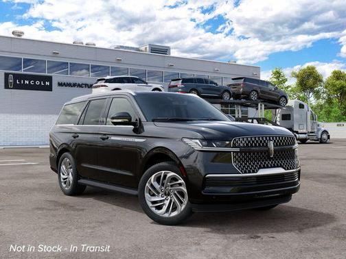 Infinite Black Metallic Clearcoat 2027 Lincoln Navigator Premiere