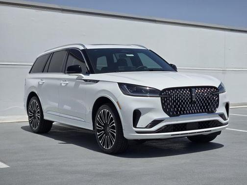 Pristine White Metallic Tri-Coat 2026 Lincoln Aviator Black Label AWD