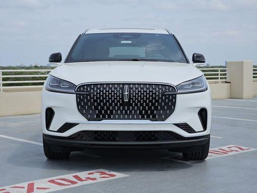 Pristine White Metallic Tri-Coat 2026 Lincoln Aviator Reserve AWD