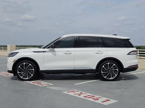 Pristine White Metallic Tri-Coat 2026 Lincoln Aviator Reserve AWD