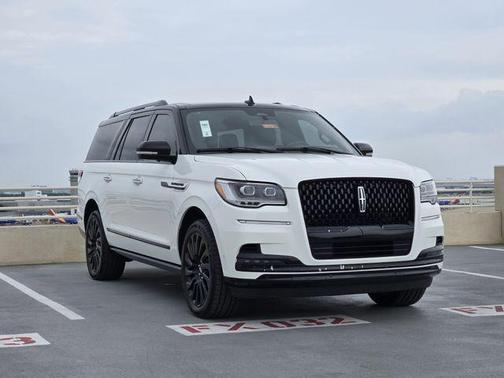 Pristine White Metallic Tri-Coat 2023 Lincoln Navigator Black Label