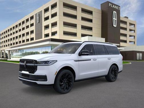 Crystal White Metallic Clearcoat 2026 Lincoln Navigator Reserve
