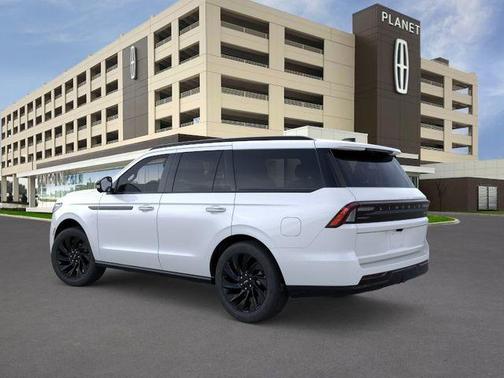 Crystal White Metallic Clearcoat 2026 Lincoln Navigator Reserve